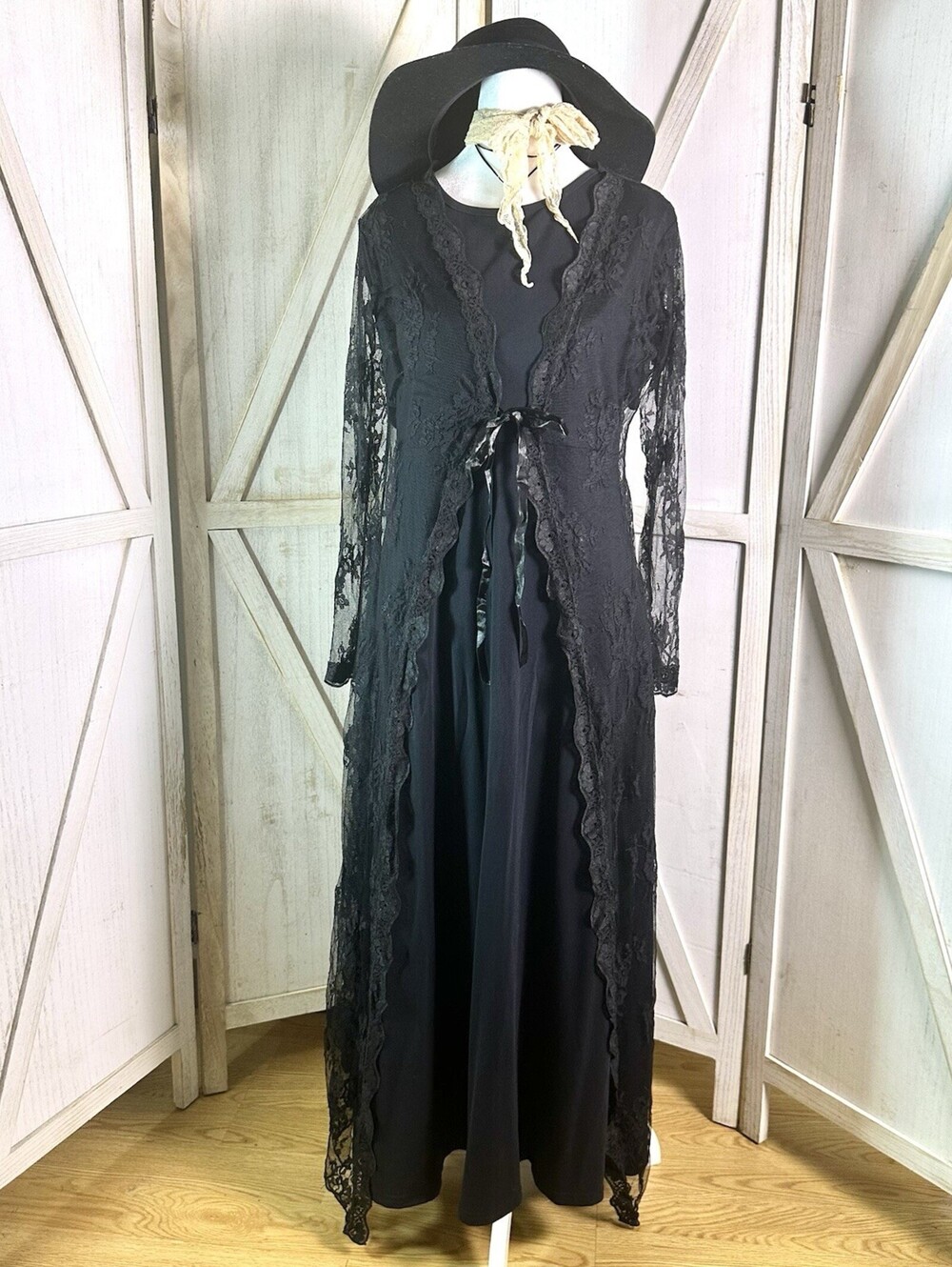 Vampy whimsigoth delicate  black Sheer Floral Lace duster robe  Tie front  sz M